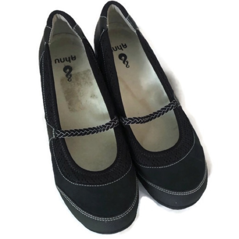 AHNU BLACK SHOES 9